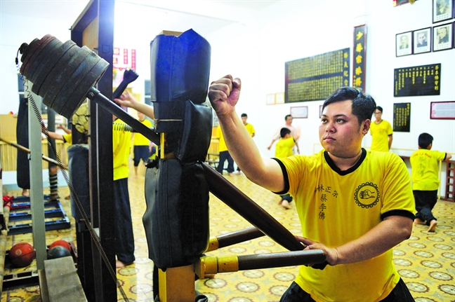 Vào Chợ Lớn xem tiên múa võ say Vao Cho Lon xem tien mua vo say