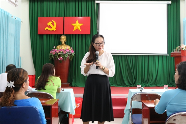 Chia nhau những bộ áo dài Chia nhau nhung bo ao dai