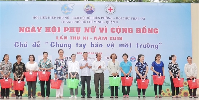 Ngày hội phụ nữ, hướng nhiều hoạt động đến cộng đồng. Ngay hoi phu nu, huong nhieu hoat dong den cong dong.