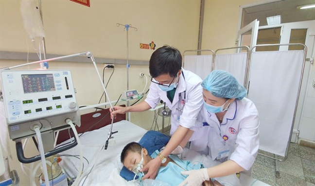Bé 8 tuổi đau đầu rồi hôn mê, nguy kịch, bố mẹ tưởng con giả vờ để trốn học Be 8 tuoi dau dau roi hon me, nguy kich, bo me tuong con gia vo de tron hoc