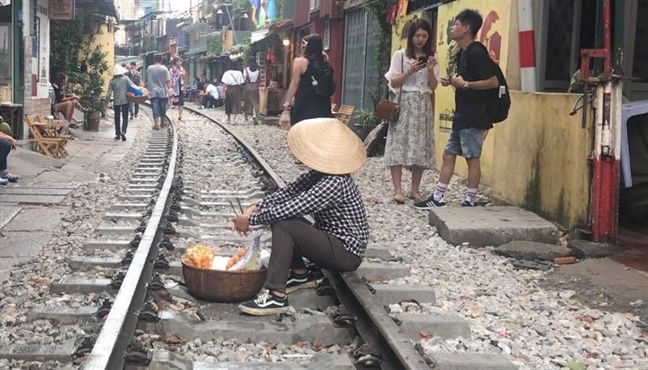 Du khách tiếc nuối ‘cafe đường tàu’ Hà Nội sắp đóng cửa Du khach tiec nuoi ‘cafe duong tau’ Ha Noi sap dong cua