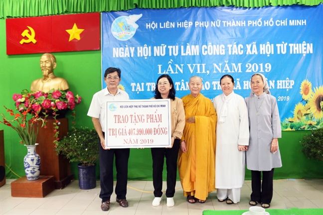 Ngày hội 'Nữ tu thành phố làm công tác xã hội từ thiện': Minh chứng sinh động cho tư tưởng nhập thế tích cực Ngay hoi 'Nu tu thanh pho lam cong tac xa hoi tu thien': Minh chung sinh dong cho tu tuong nhap the tich cuc