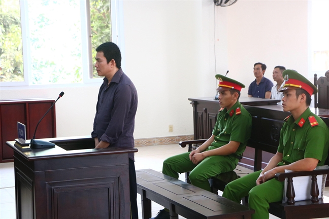 Kẻ dùng búa đập 10 nhát vào đầu vợ lãnh án tử hình Ke dung bua dap 10 nhat vao dau vo lanh an tu hinh