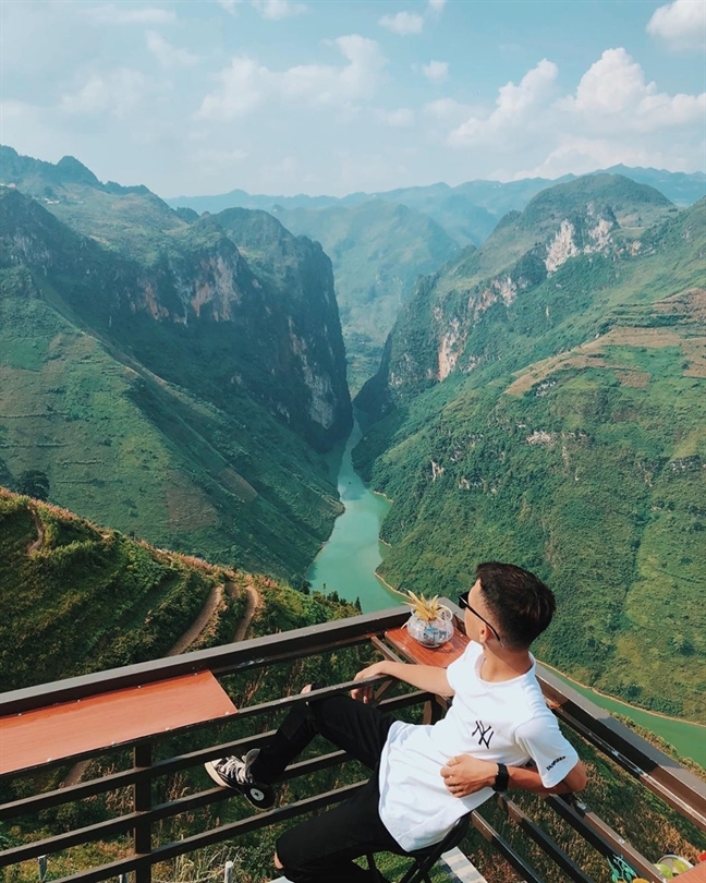 Tranh cãi xung quanh đề xuất phá dỡ 6 tầng nhà hàng Panorama ở Mã Pì Lèng Tranh cai xung quanh de xuat pha do 6 tang nha hang Panorama o Ma Pi Leng