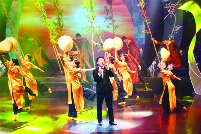 Nắm đôi tay trần, dìu nhau qua cơn khốn khó Nam doi tay tran, diu nhau qua con khon kho