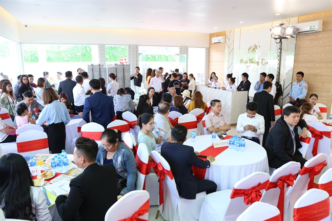Sôi động lễ khai trương căn hộ mẫu Paris Hoàng Kim Soi dong le khai truong can ho mau Paris Hoang Kim