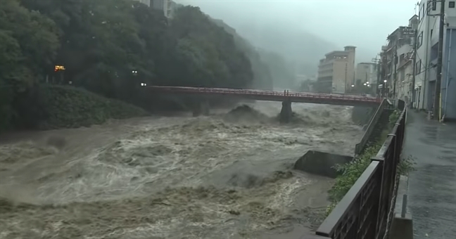 Siêu bão Hagibis ở Nhật Bản đã có 2 người tử vong, 60 người bị thương Sieu bao Hagibis o Nhat Ban da co 2 nguoi tu vong, 60 nguoi bi thuong