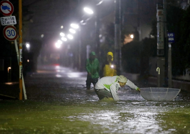 Siêu bão Hagibis ở Nhật Bản đã có 2 người tử vong, 60 người bị thương Sieu bao Hagibis o Nhat Ban da co 2 nguoi tu vong, 60 nguoi bi thuong