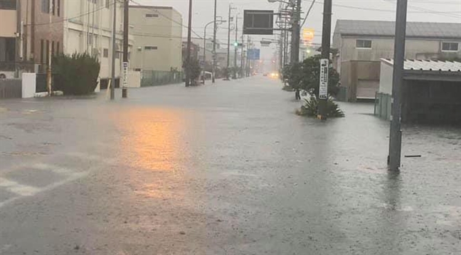 Siêu bão Hagibis ở Nhật Bản đã có 2 người tử vong, 60 người bị thương Sieu bao Hagibis o Nhat Ban da co 2 nguoi tu vong, 60 nguoi bi thuong