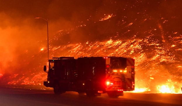 Mỹ: Cháy rừng lan nhanh ở miền nam California khiến ít nhất 2 người thiệt mạng My: Chay rung lan nhanh o mien nam California khien it nhat 2 nguoi thiet mang