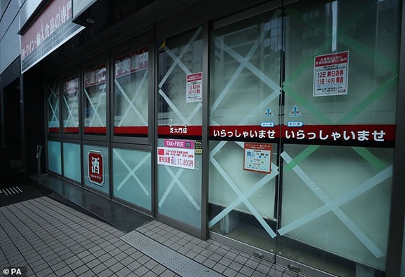 Đang hứng siêu bão Hagibis, khu vực Tokyo – Chiba chịu thêm động đất 5.7 độ Dang hung sieu bao Hagibis, khu vuc Tokyo – Chiba chiu them dong dat 5.7 do