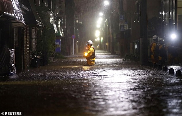 Đang hứng siêu bão Hagibis, khu vực Tokyo – Chiba chịu thêm động đất 5.7 độ Dang hung sieu bao Hagibis, khu vuc Tokyo – Chiba chiu them dong dat 5.7 do