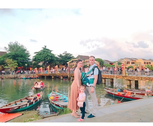 Lấy chồng Tây, yêu chậm, sống hết lòng Lay chong Tay, yeu cham, song het long