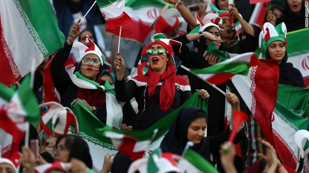 Sau 40 năm, phụ nữ Iran cuối cùng cũng có thể vào sân xem bóng đá Sau 40 nam, phu nu Iran cuoi cung cung co the vao san xem bong da