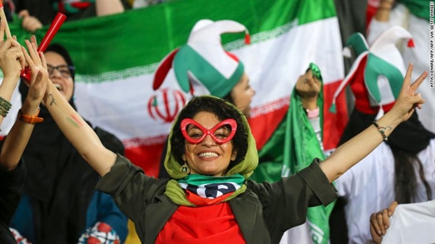 Sau 40 năm, phụ nữ Iran cuối cùng cũng có thể vào sân xem bóng đá Sau 40 nam, phu nu Iran cuoi cung cung co the vao san xem bong da