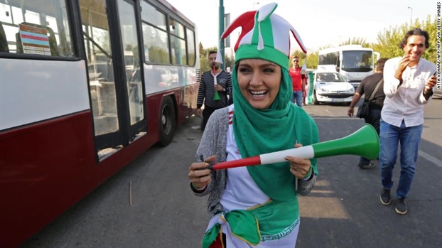 Sau 40 năm, phụ nữ Iran cuối cùng cũng có thể vào sân xem bóng đá Sau 40 nam, phu nu Iran cuoi cung cung co the vao san xem bong da