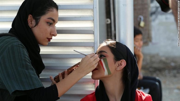 Sau 40 năm, phụ nữ Iran cuối cùng cũng có thể vào sân xem bóng đá Sau 40 nam, phu nu Iran cuoi cung cung co the vao san xem bong da