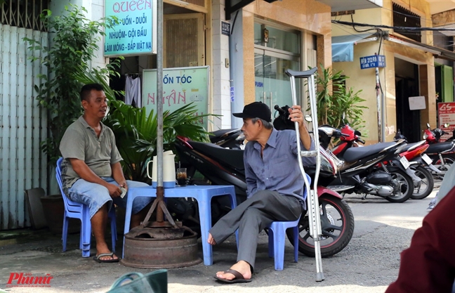 Quán cơm 'dui dẻ' độc đáo ở chợ Bàn Cờ Quan com 'dui de' doc dao o cho Ban Co