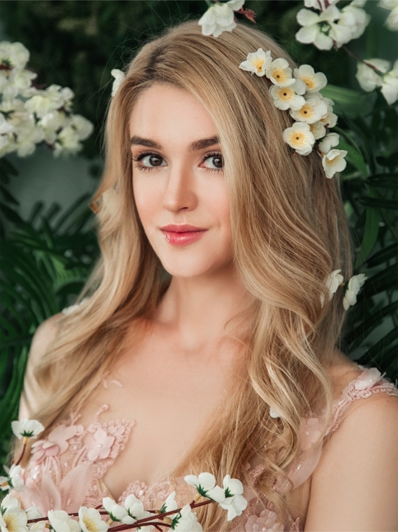 Nhan sắc một trời một vực của thí sinh ‘Hoa hậu Trái đất 2019’ trước và sau khi trang điểm Nhan sác mọt tròi mọt vục của thi sinh ‘Hoa hau Trai dat 2019’ truóc và sau khi trang diẻm