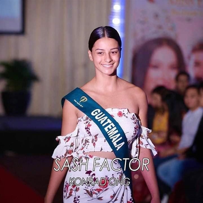 Nhan sắc một trời một vực của thí sinh ‘Hoa hậu Trái đất 2019’ trước và sau khi trang điểm Nhan sác mọt tròi mọt vục của thi sinh ‘Hoa hau Trai dat 2019’ truóc và sau khi trang diẻm