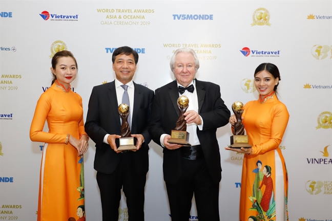 Vietnam Airlines đón nhận 3 giải thưởng uy tín tại World Travel Awards Asia 2019 Vietnam Airlines don nhan 3 giai thuong uy tin tai World Travel Awards Asia 2019