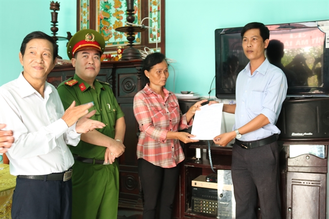 Niềm vui trong những căn nhà mới Niem vui trong nhung can nha moi