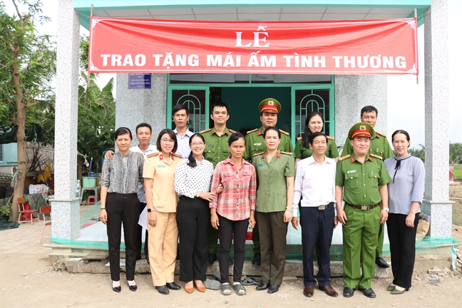Niềm vui trong những căn nhà mới Niem vui trong nhung can nha moi