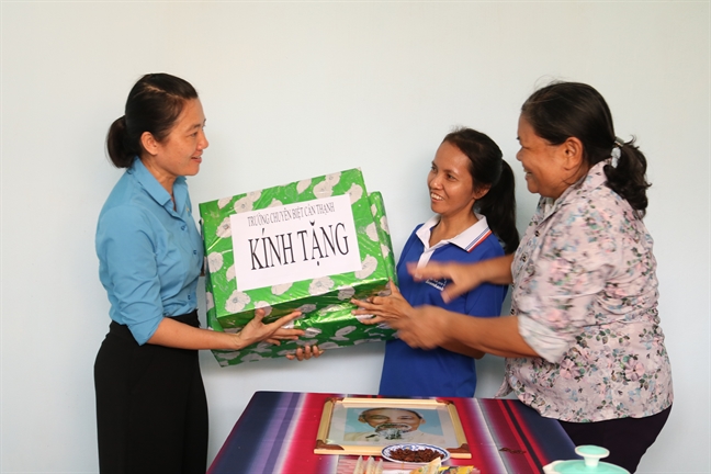 Niềm vui trong những căn nhà mới Niem vui trong nhung can nha moi