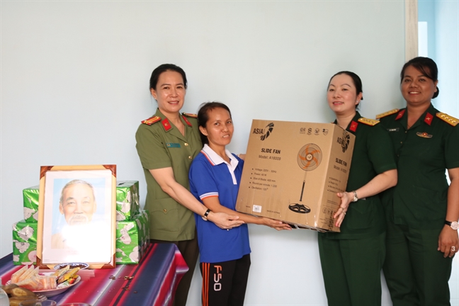Niềm vui trong những căn nhà mới Niem vui trong nhung can nha moi