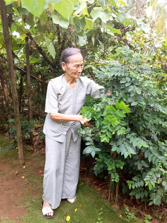 Ngoại khổ nhiều rồi, con cố gắng đừng sống như ngoại Ngoai kho nhieu roi, con co gang dung song nhu ngoai