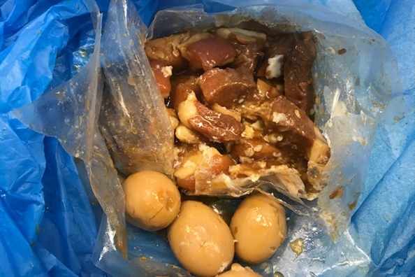 Một phụ nữ Việt bị từ chối nhập cảnh vào Úc vì đem lậu gần 5kg thịt heo Mot phu nu Viet bi tu choi nhap canh vao Uc vi dem lau gan 5kg thit heo