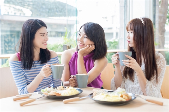 Quăng bom vào vợ chồng người ta Quang bom vao vo chong nguoi ta