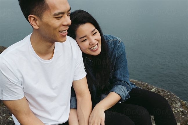 Quăng bom vào vợ chồng người ta Quang bom vao vo chong nguoi ta