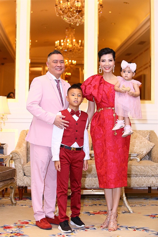 Siêu mẫu Vũ Cẩm Nhung và hành trình 9 năm tìm con trong nước mắt Sieu mau Vu Cam Nhung va hanh trinh 9 nam tim con trong nuoc mat