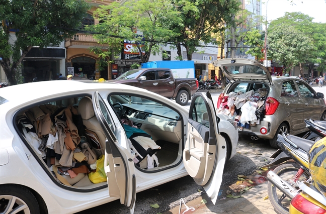 Phố thời trang nổi tiếng Thành phố Vinh thành sân phơi quần áo sau lũ Pho thoi trang noi tieng Thanh pho Vinh thanh san phoi quan ao sau lu