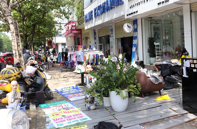 Phố thời trang nổi tiếng Thành phố Vinh thành sân phơi quần áo sau lũ Pho thoi trang noi tieng Thanh pho Vinh thanh san phoi quan ao sau lu