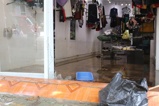 Phố thời trang nổi tiếng Thành phố Vinh thành sân phơi quần áo sau lũ Pho thoi trang noi tieng Thanh pho Vinh thanh san phoi quan ao sau lu