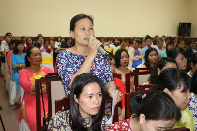 Chủ tịch tỉnh 'mời' chị em công nhân mặc áo dài tham quan di tích Huế nhân ngày 20/10 Chu tich tinh 'moi' chi em cong nhan mac ao dai tham quan di tich Hue nhan ngay 20/10