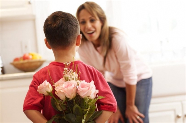 Có bao nhiêu người chưa từng nhận hoa ngày phụ nữ? Co bao nhieu nguoi chua tung nhan hoa ngay phu nu?