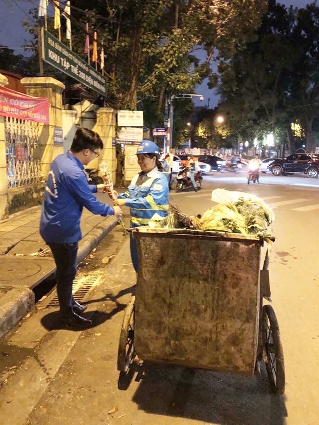 Có bao nhiêu người chưa từng nhận hoa ngày phụ nữ? Co bao nhieu nguoi chua tung nhan hoa ngay phu nu?