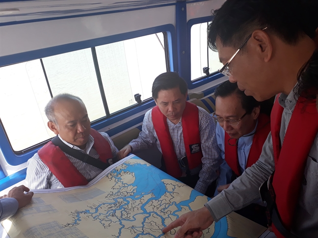 Bộ trưởng Giao thông Vận tải yêu cầu khẩn cấp hút 150 tấn dầu trong tàu Viet Sun Integrity Bo truong Giao thong Van tai yeu cau khan cap hut 150 tan dau trong tau Viet Sun Integrity