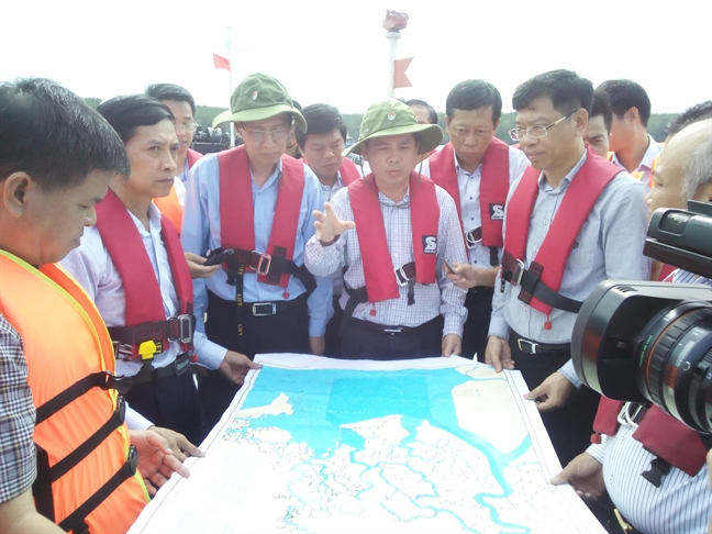 Bộ trưởng Giao thông Vận tải yêu cầu khẩn cấp hút 150 tấn dầu trong tàu Viet Sun Integrity Bo truong Giao thong Van tai yeu cau khan cap hut 150 tan dau trong tau Viet Sun Integrity