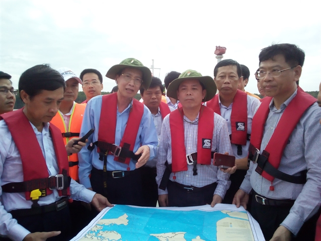 Bộ trưởng Giao thông Vận tải yêu cầu khẩn cấp hút 150 tấn dầu trong tàu Viet Sun Integrity Bo truong Giao thong Van tai yeu cau khan cap hut 150 tan dau trong tau Viet Sun Integrity