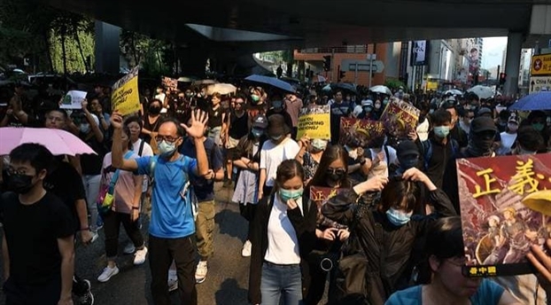 Hồng Kông lại biểu tình bất chấp lệnh cấm từ cảnh sát Hong Kong lai bieu tinh bat chap lenh cam tu canh sat