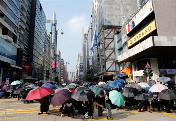 Hồng Kông lại biểu tình bất chấp lệnh cấm từ cảnh sát Hong Kong lai bieu tinh bat chap lenh cam tu canh sat