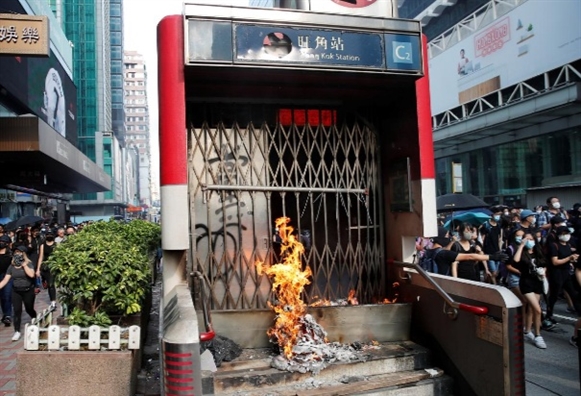 Hồng Kông lại biểu tình bất chấp lệnh cấm từ cảnh sát Hong Kong lai bieu tinh bat chap lenh cam tu canh sat