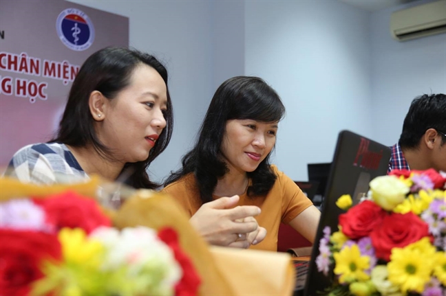 Giao luu truc tuyen: Ngan sot xuat huyet, tay chan mieng theo tre vao truong hoc