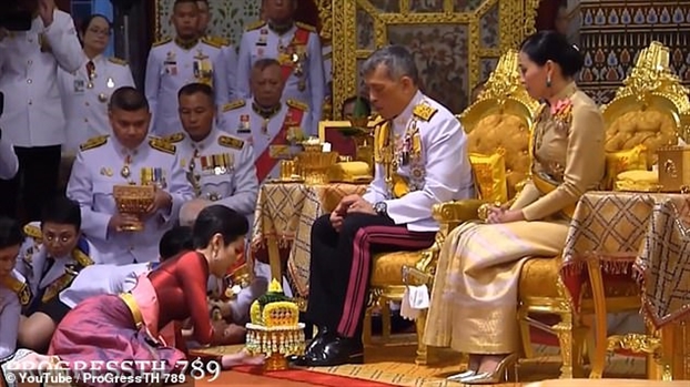 Hoàng phi từng là nữ tướng của Thái Lan bị tước bỏ mọi chức vị vì ‘bất trung’ Hoang phi tung la nu tuong cua Thai Lan bi tuoc bo moi chuc vi vi ‘bat trung’