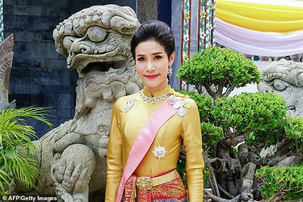 Hoàng phi từng là nữ tướng của Thái Lan bị tước bỏ mọi chức vị vì ‘bất trung’ Hoang phi tung la nu tuong cua Thai Lan bi tuoc bo moi chuc vi vi ‘bat trung’