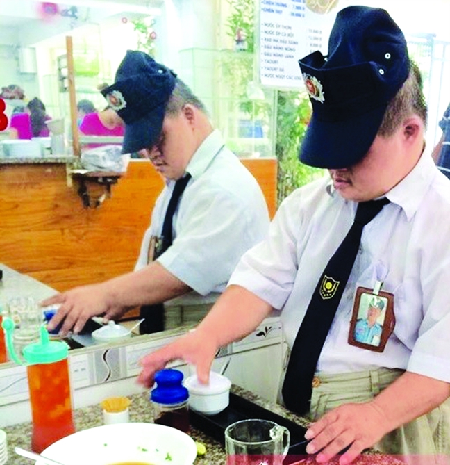 Tiệm phở có những bình minh ấm Tiem pho co nhung binh minh am